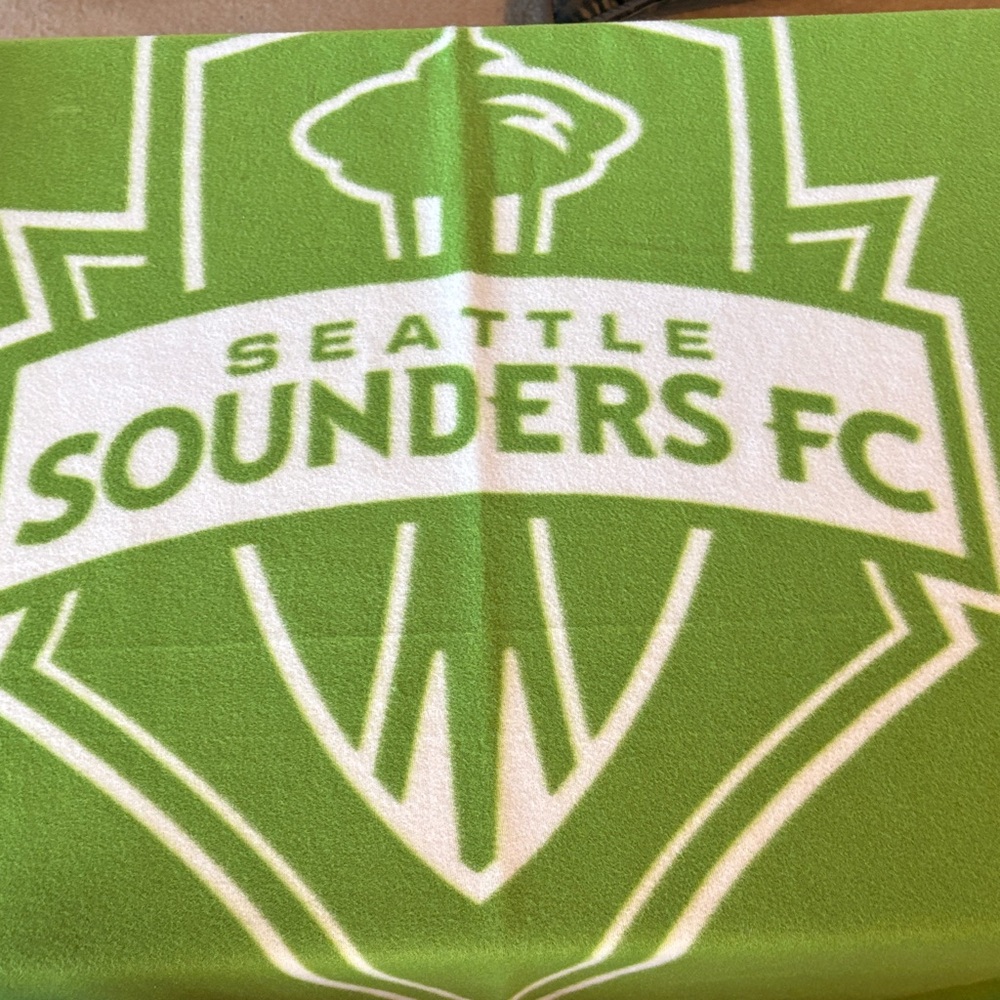 ⚽️NWOT  Seattle Sounders FC Green/Blue Throw Blanket